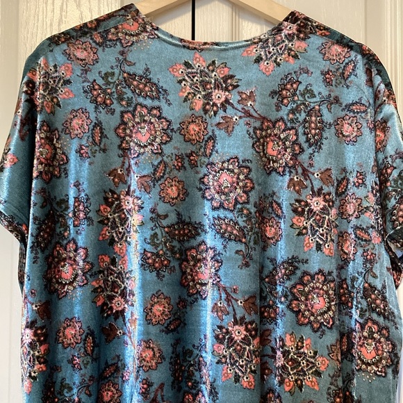 EUC Gilmour velvet floral one size open front short sleeve cardigan/kimono. - Picture 6 of 6